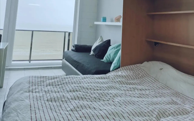 Renovated studio direct Seaview