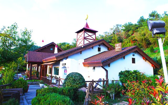 Yeosu Tirol Pension