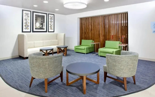 Holiday Inn Express & Suites Austin Downtown - University by IHG
