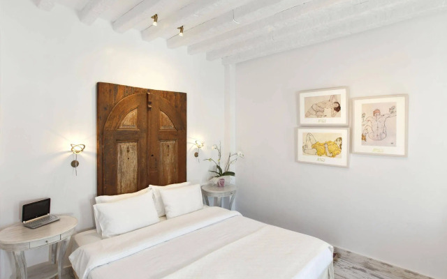 F Fine Suites- Adults Only