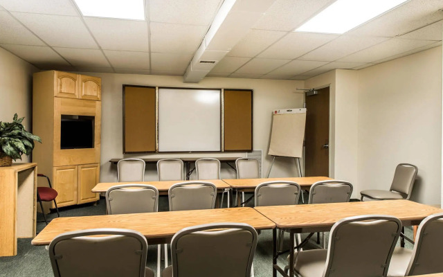 Days Inn by Wyndham Thornton