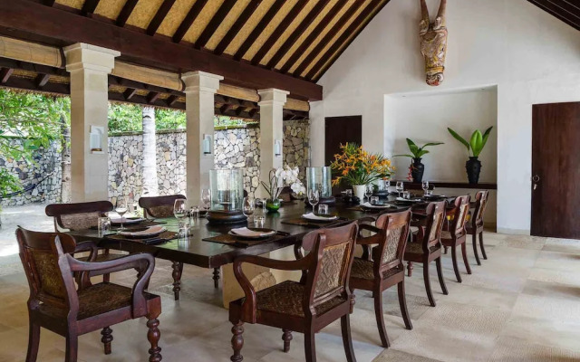 Sira Beach House