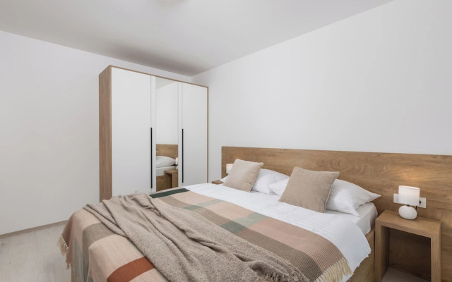 Holiday Homes Oštro