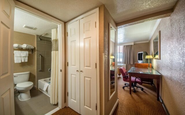 The Inn at Alamo / Riverwalk / Convention Center
