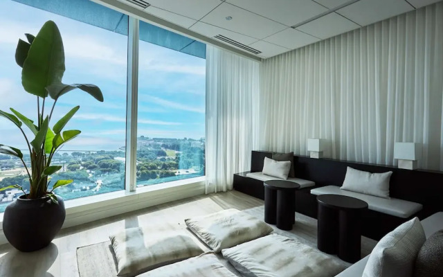 Top-tier Stay 49th Fl Lakefront City Views