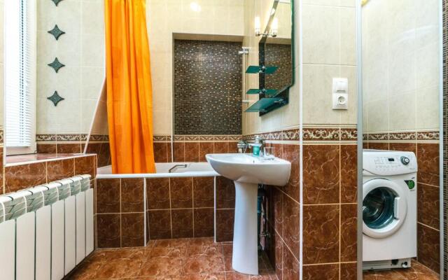 One bedroom. 6 Zankovetskoi St. Near a Khreschatyk