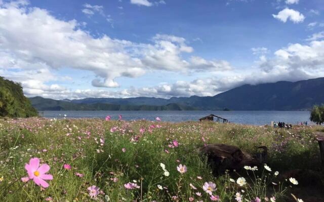 Lugu Lake Angou Boutique Hotel