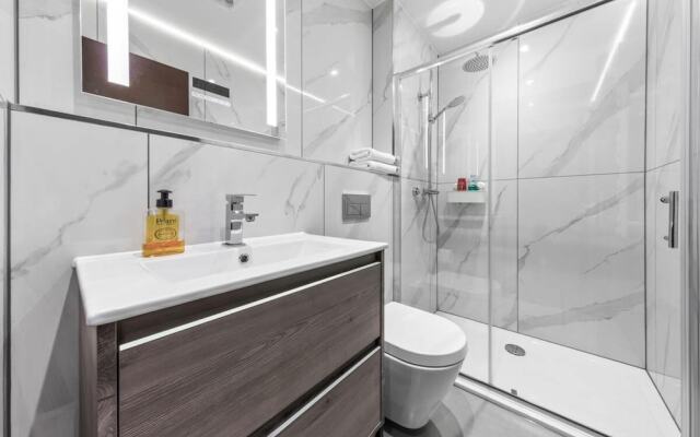 Serviced Modern Luxury Flat Near Central London