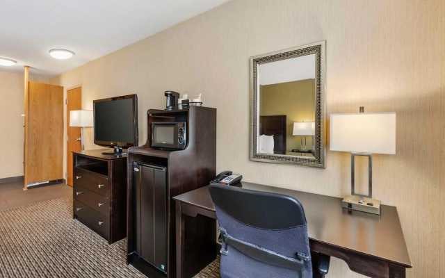 Hotel Watertown
