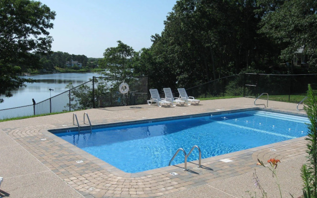 Cape Wind Waterfront Resort-Falmouth, Cape Cod