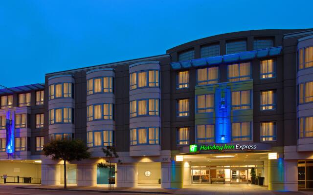 Holiday Inn Express and Suites Fisherman's Wharf, an IHG Hotel