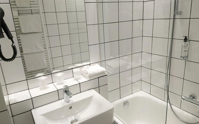Hotel Longchamp Elysees