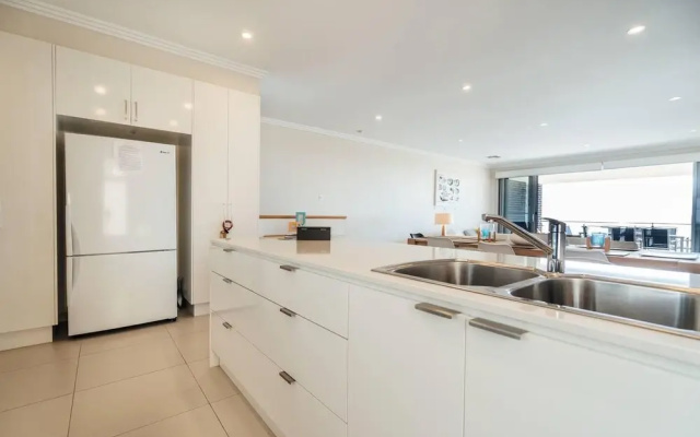 La Bella Vita-beachfront Living - Lift - Sunset Views
