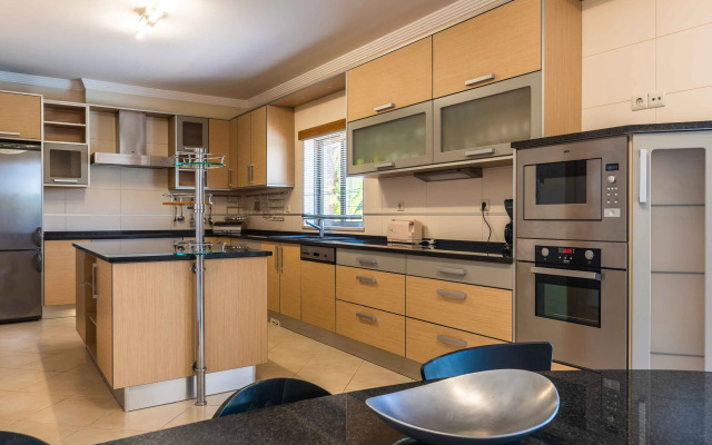 Spacious villa in Albufeira with private pool