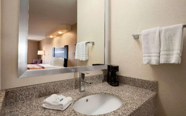 Super 8 By Wyndham Rahway/Newark