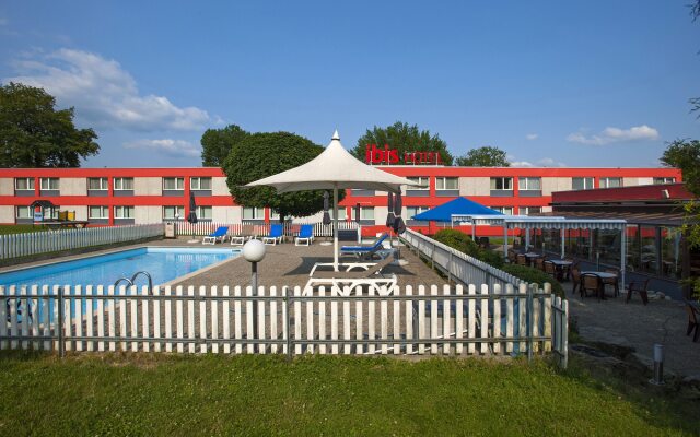 Ibis 3 Lacs Neuchatel Hotel