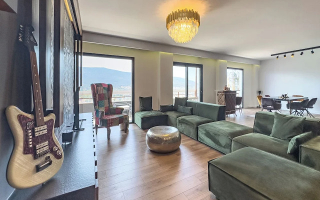 Phaedrus Living Apollo Skyview Penthouse
