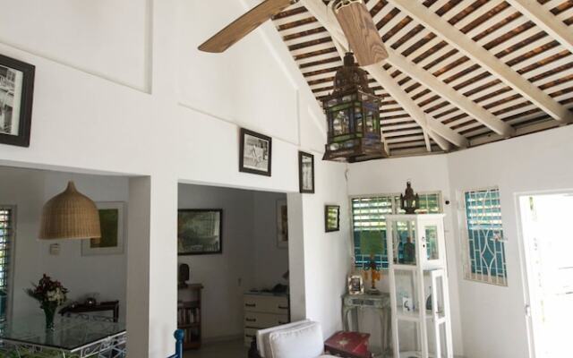 Yellow Canary Beach Villa