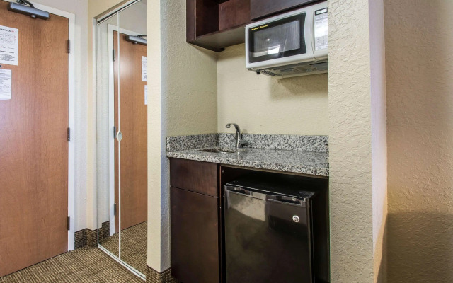 Comfort Inn & Suites DeLand - near University
