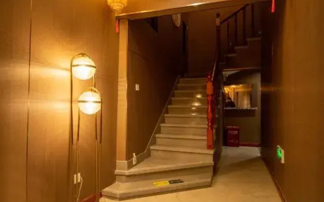 Shanghai Wisdom Hostel Under the Tree