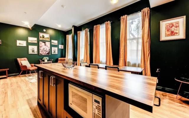 Majestic 3-Bedroom Designer Apartment