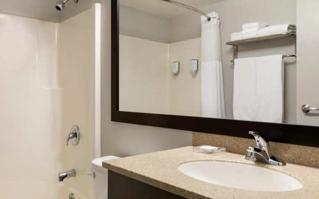 Travelodge Suites by Wyndham New Glasgow