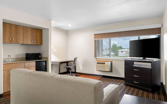 Super 8 by Wyndham La Crosse