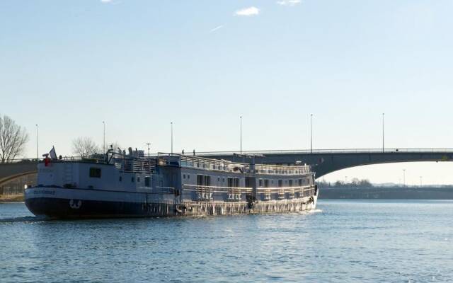 Bateau Hôtel Le Chardonnay