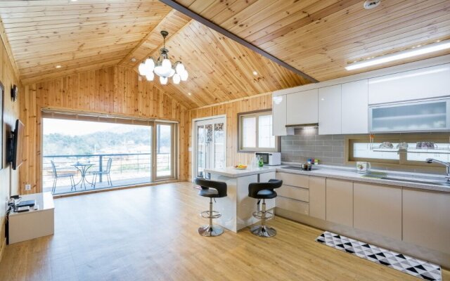 Chukryeong Mt view pension