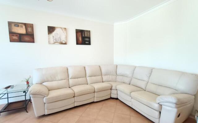 Quinta Gomeira by Amandio Batista