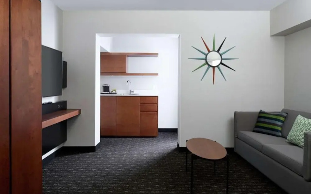 Hotel Mtl Express - Montreal Airport