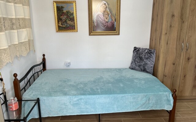 Eco Studio Flat Kalyvia Thorikou, Greece