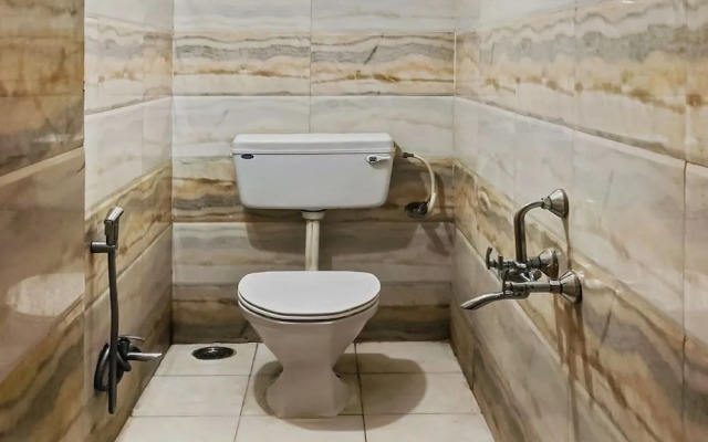 Log Inn Plaza By OYO Rooms