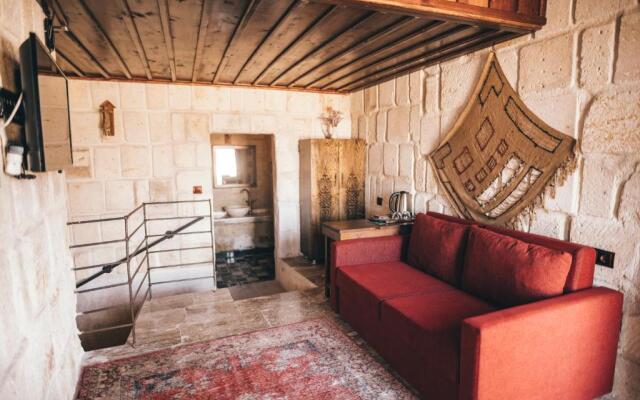 Tale Cave INN