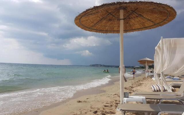 Omonia Beach House 2