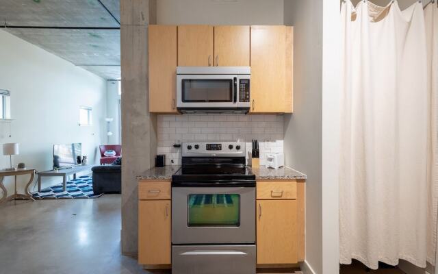 1 BR Loft Next to Riverwalk by Frontdesk