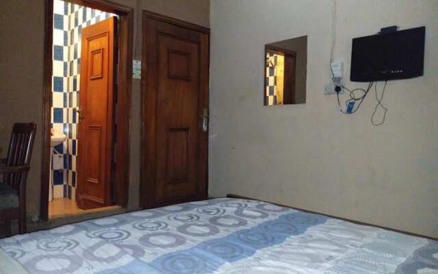 Holla-Jobi Guest House