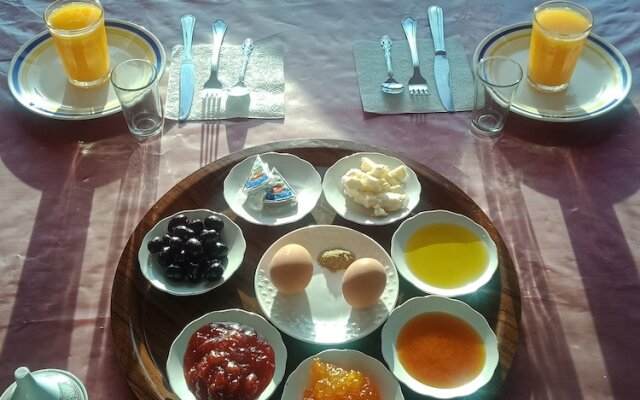 Appart Hotel Jardins d'Imilchil Hostel