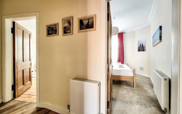 Bright And Airy City Centre Apartment