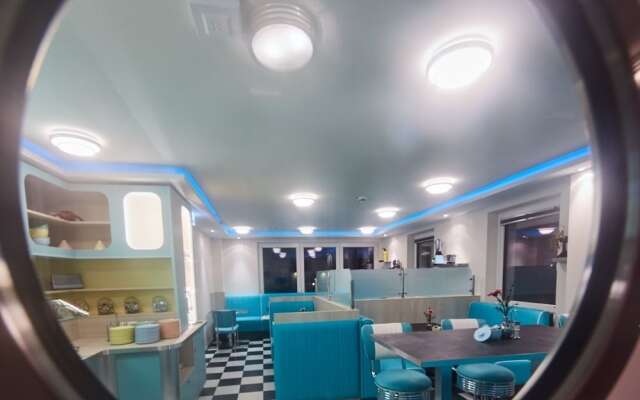 Bernstein 50'S Seaside Motel