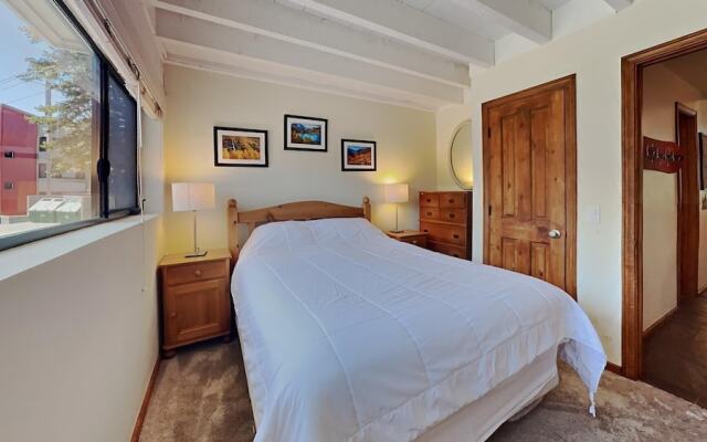 Family Friendly Spacious Mountain 4 Bedroom Condo - Closest to Canyon Lodge! by RedAwning