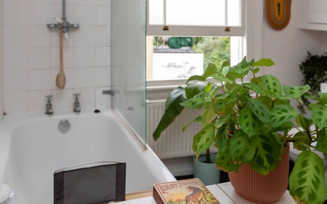 Beautiful 2 Bedroom Townhouse With Garden in Kentish Town