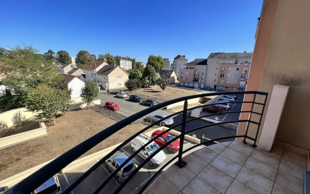 Bright City Escape With Parking