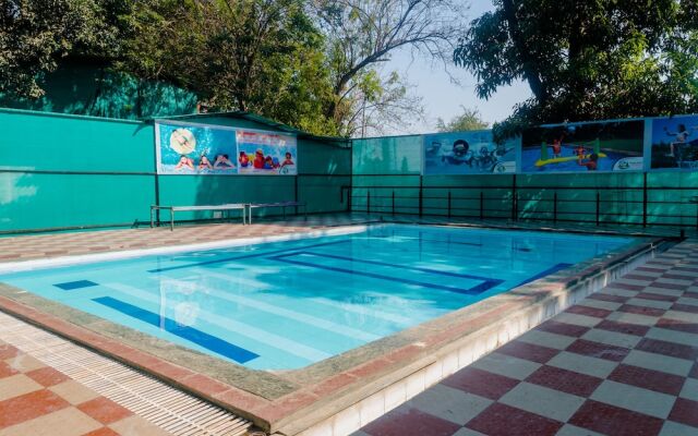 OYO 28759 Green Park Club Resort