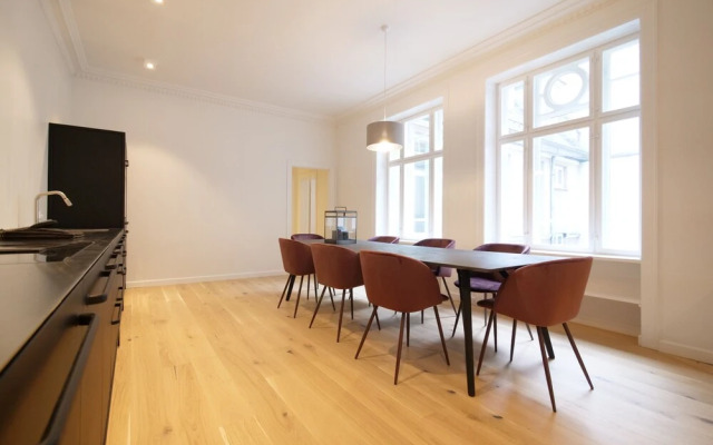 Sanders King - Smart 4-bdr Apt in City Center