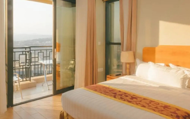 Tropical Plaza Apartments