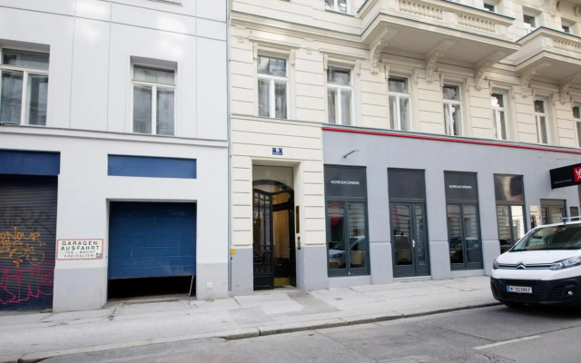 Studio Apartments Urania - Mai's Apartments