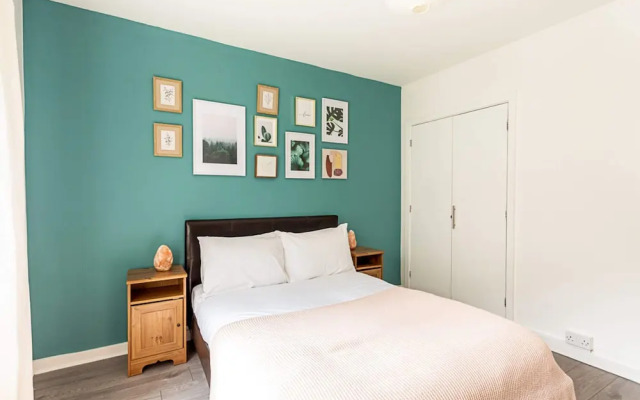 London Apartment in Trendy Clapham Junction