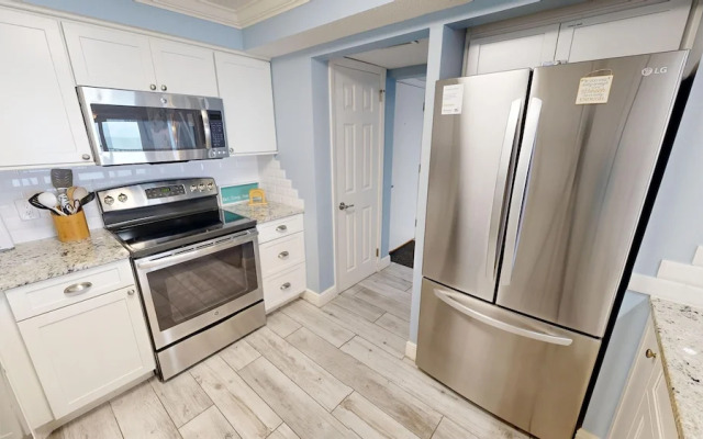 Beach House 401b 2 Bedroom Condo