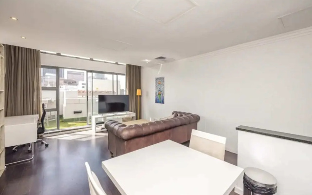 Central and Spacious 1 Bedroom Flat With Swimming Pool